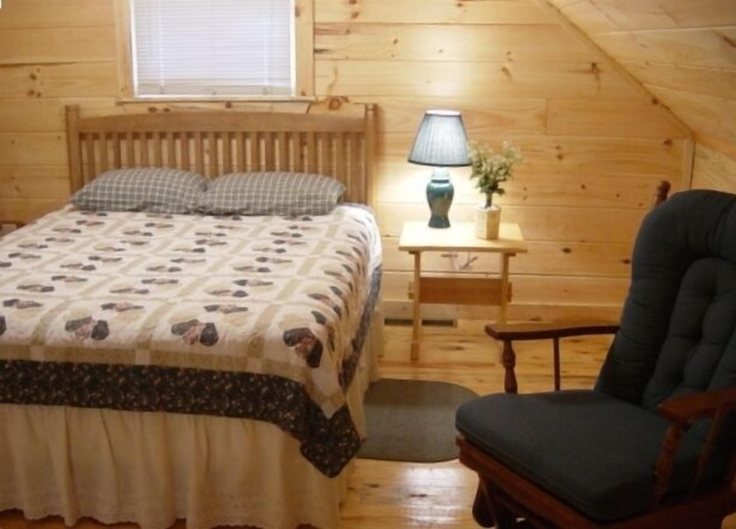 Cozy cabin 5ml north of Helen 2bdrm 1bth See description