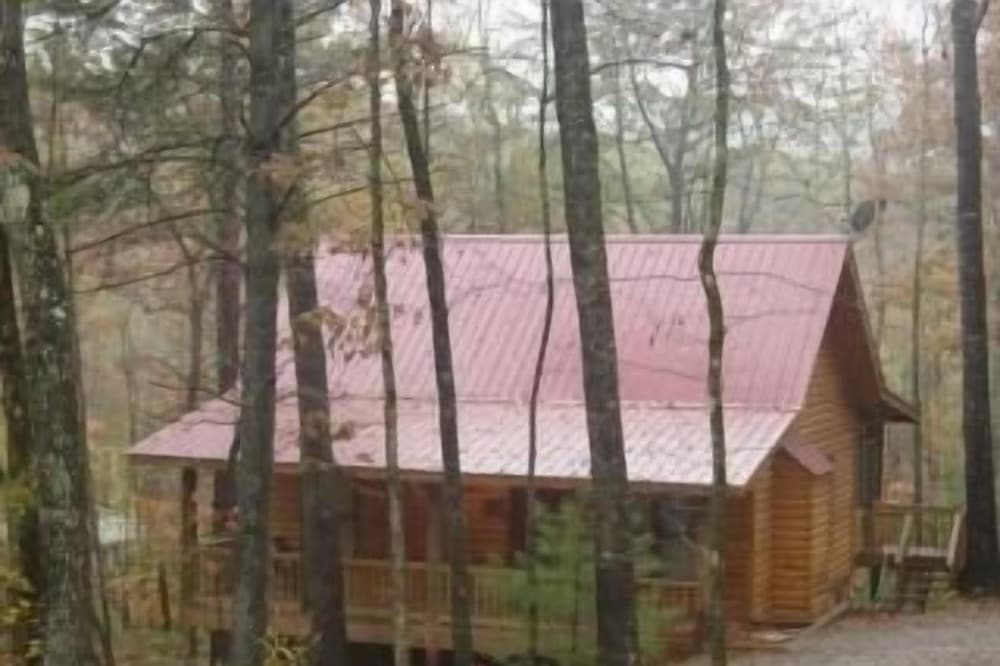 Cozy cabin 5ml north of Helen 2bdrm 1bth See description
