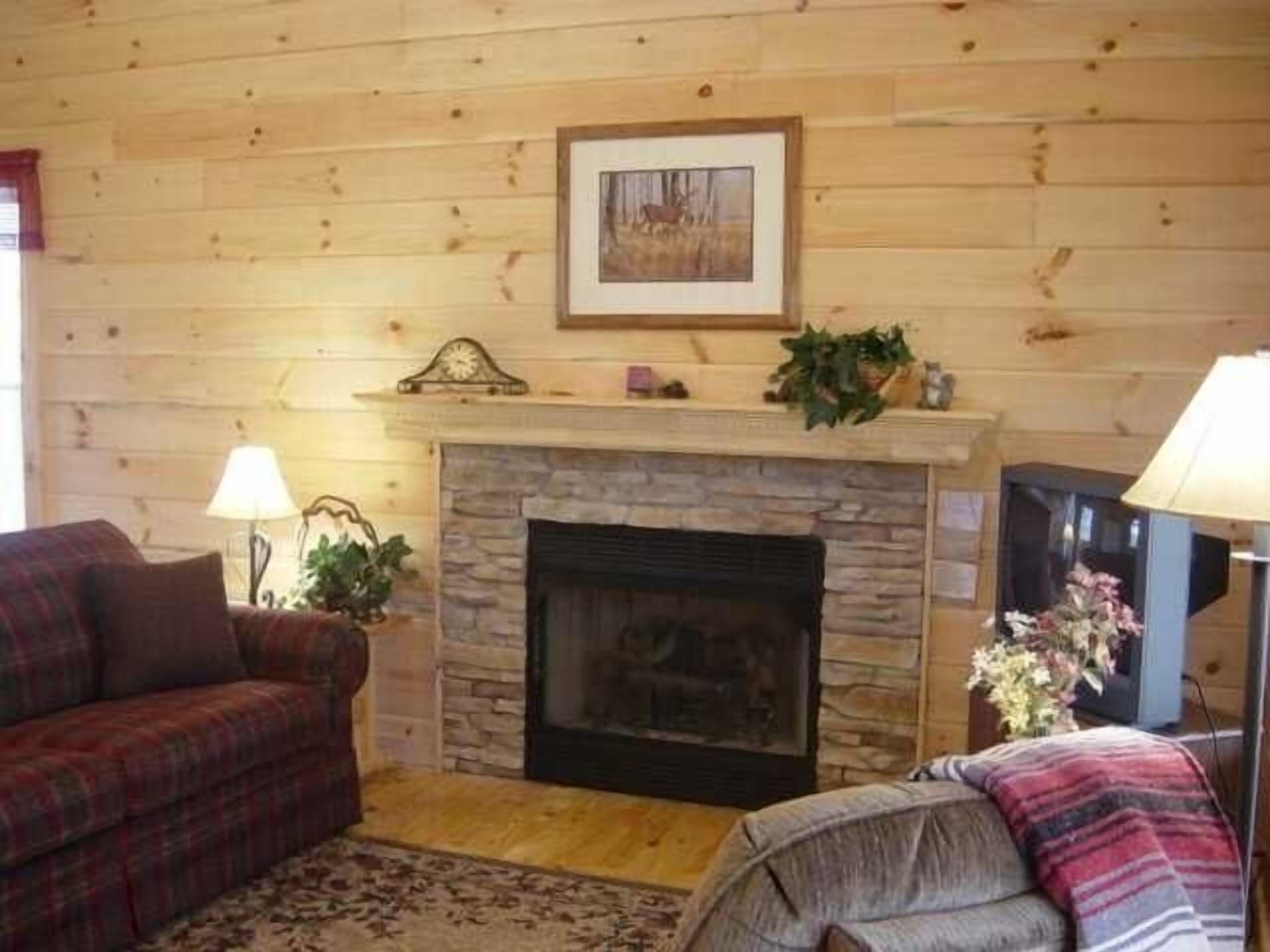 Cozy cabin 5ml north of Helen 2bdrm 1bth See description
