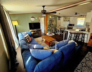 Téléviseur connecté, foyer, lecteur de DVD