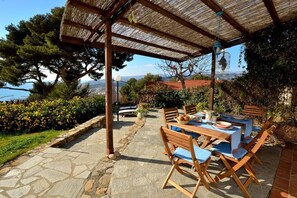 Outdoor dining - Vacation home magnificent sea and city view (Imperia)