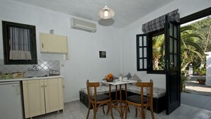 Unclassified image, 4 of 7, button - Ippokampos Maisonettes and Studios (Skopelos)