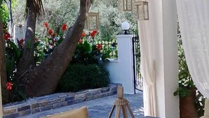 Unclassified image, 3 of 7, button - Ippokampos Maisonettes and Studios (Skopelos)
