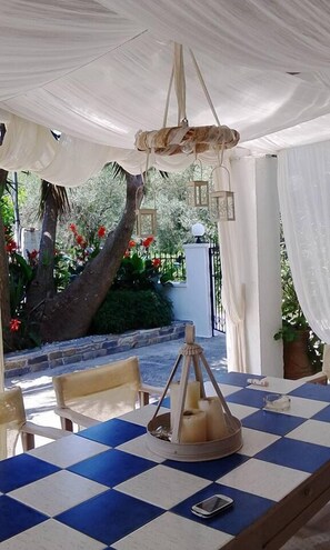 Terrace/patio - Ippokampos Maisonettes and Studios (Skopelos)