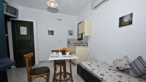 Unclassified image, 2 of 7, button - Ippokampos Maisonettes and Studios (Skopelos)