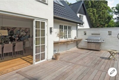 Luxurious 10 bed house, beach, lake, forest, tranquility, harmony