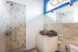 Combined shower/tub, hair dryer, towels, soap