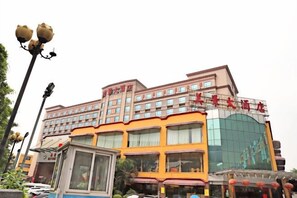 A multi-story hotel with a prominent entrance and signage. - May King Grand Hotel (Guangzhou)