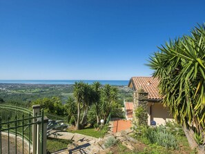 Property grounds - Wonderful private villa for 12 guests with WIFI, private pool, A/C, TV, patio and pets allowed (Pietrasanta)