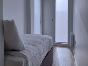 Căn hộ phong cách cổ điển, quang cảnh thành phố | 1 phòng ngủ, trang trí khác biệt 
