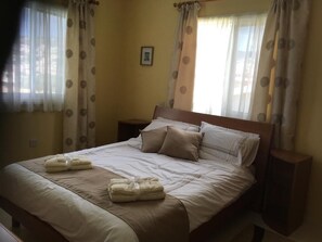 3 Schlafzimmer, Zimmersafe, Bügeleisen/Bügelbrett, WLAN