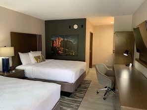 Blackout drapes, iron/ironing board, free WiFi, bed sheets - Zion Canyon Lodge (Springdale)
