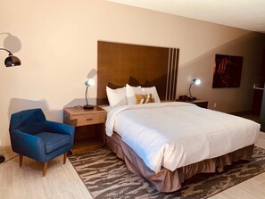 Familiesuite, 1 kingsize-seng med sovesofa | Blendingsgardiner, strykejern/-brett, wi-fi (inkludert) og sengetøy