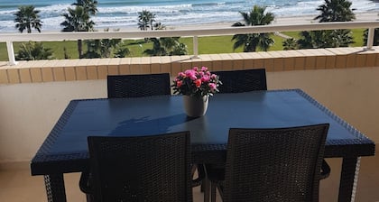 FRONT APARTMENT FIRST LINE OF THE SEA