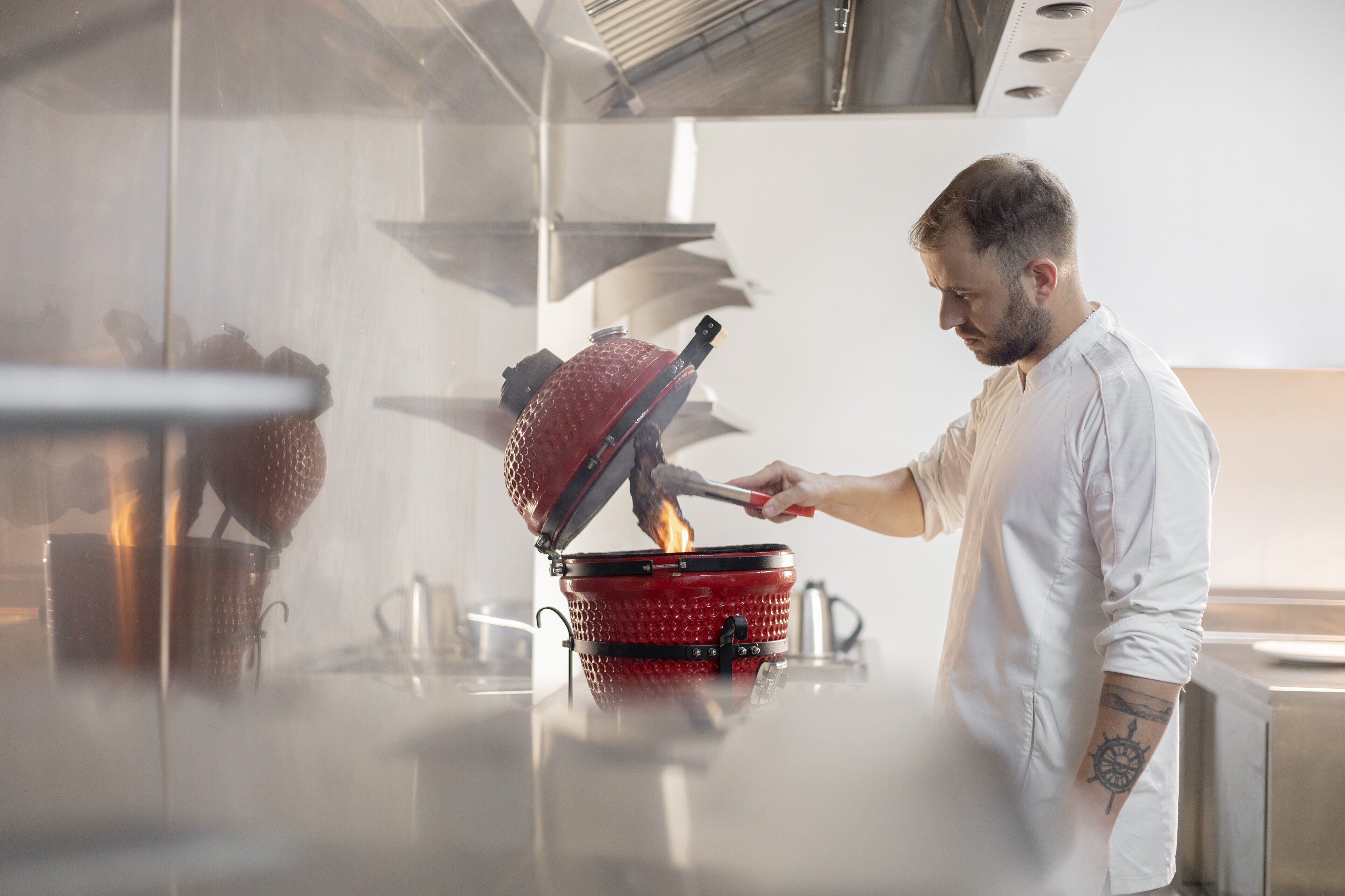 6 restaurants, breakfast, lunch, dinner served; thai cuisine