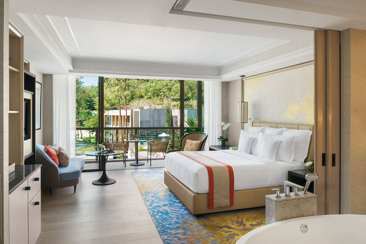 Premium Room, 1 King Bed, Club Lounge Access, Pool View | 1 bedroom, premium bedding, down comforters, pillowtop beds