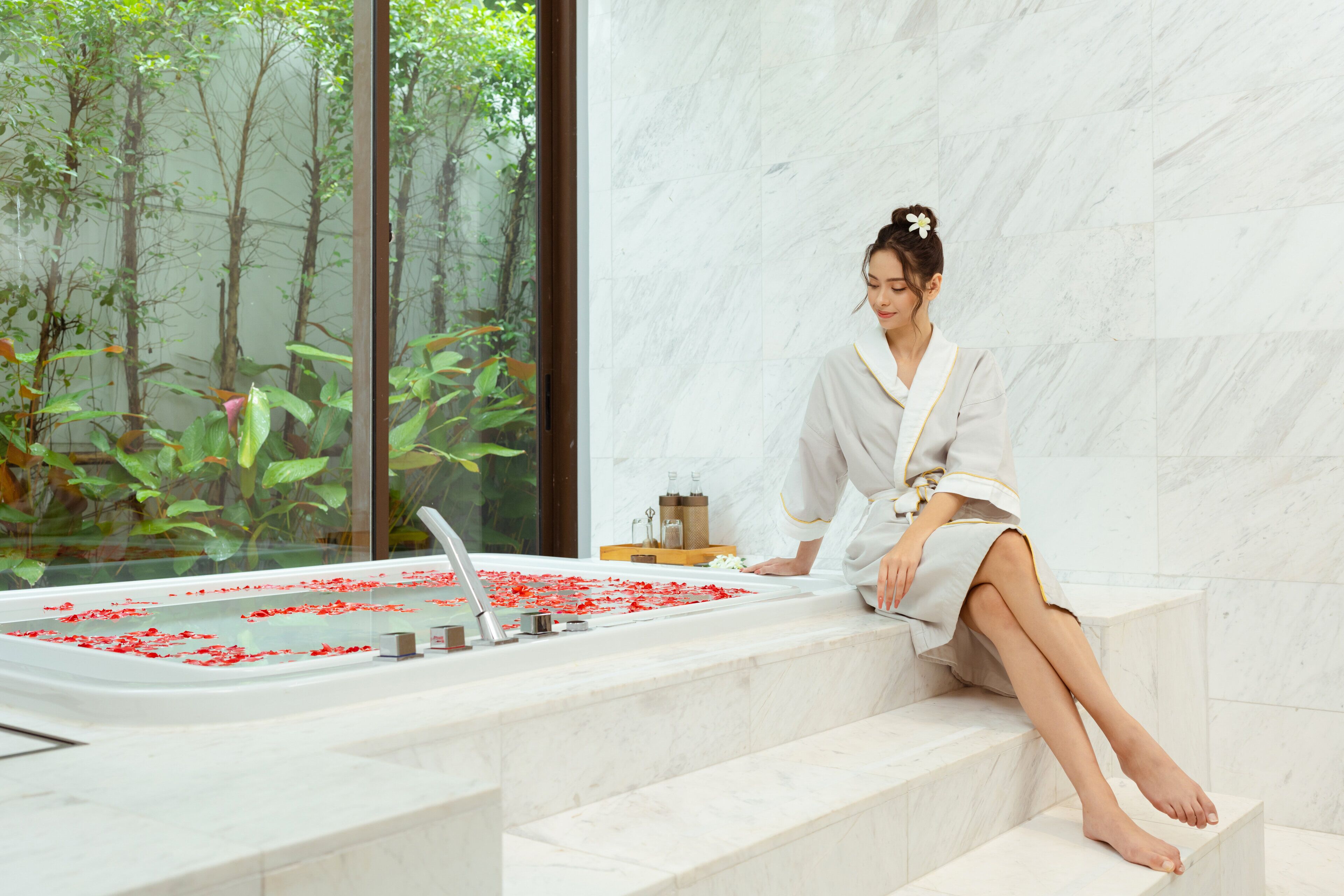 Couples treatment rooms, hot tub, steam room, body treatments