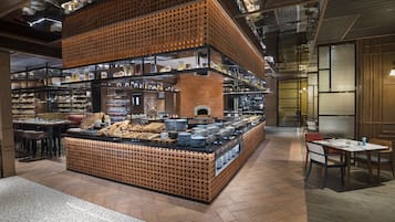 Café da manhã com buffet todos os dias mediante uma taxa