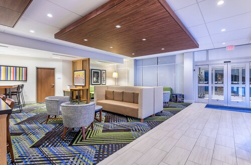 Holiday Inn Express & Suites La Grange by IHG