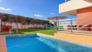 Outdoor pool, pool loungers