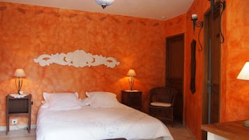 1 bedroom, desk, iron/ironing board, WiFi
