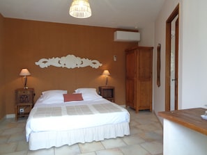 1 bedroom, desk, iron/ironing board, WiFi