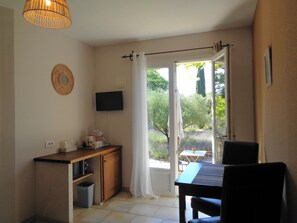 Interior - Le Clos des Lavandes-Air conditionned Double  CIGALE-Terrasse-Lacoste Luberon (Lacoste)