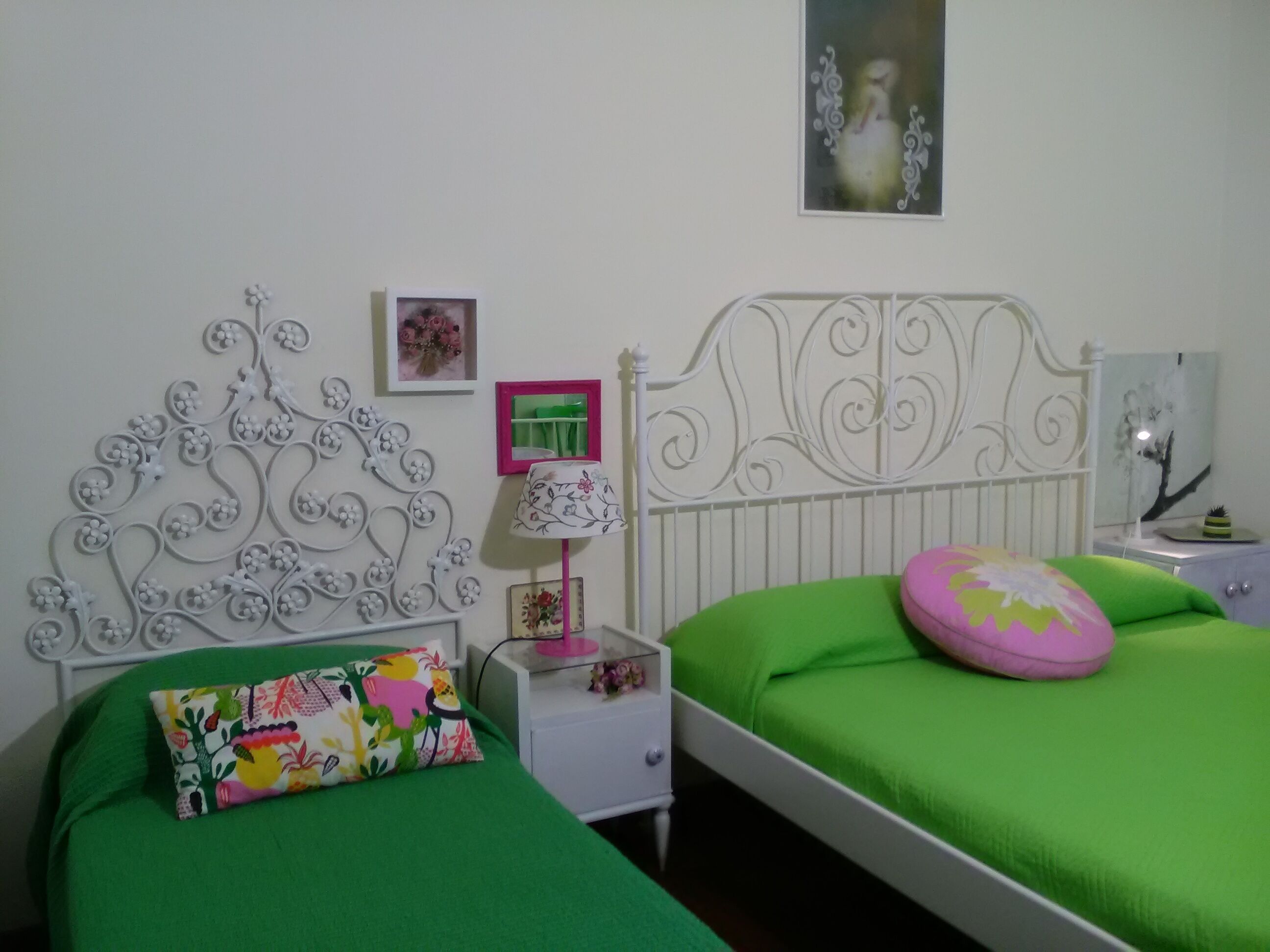 Centrally located two-rooms apartment, 100 mt from sea. Parking. Wi-fi.