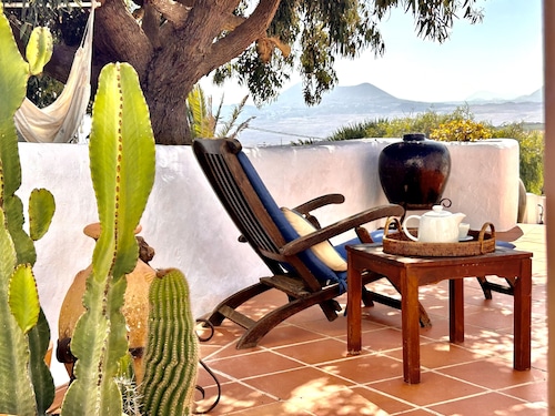 This sun-filled studio is sure to delight! 