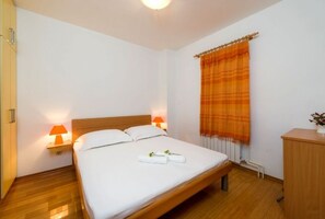 2 bedrooms, free WiFi, bed sheets