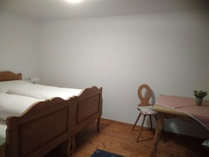 4 Schlafzimmer, Bügeleisen/Bügelbrett, kostenloses WLAN, Bettwäsche