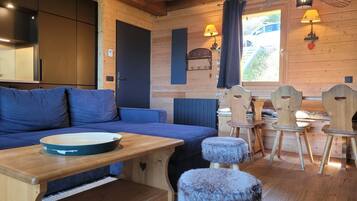 Televisie en een open haard