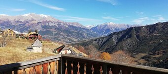 Cozy chalet with terrace, near the slopes
