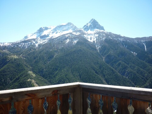 Cozy chalet with terrace in Pra Loup, near ski lifts