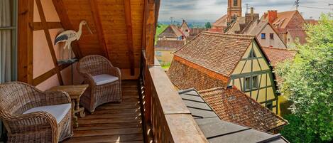 المنطقة المحيطة بالمنشأة