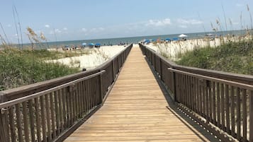 Am Strand, Liegestühle, Strandtücher
