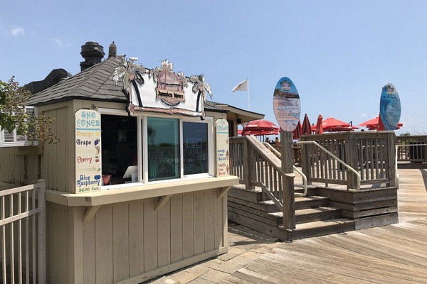 Ice-cream/bar/restaurant next to pool.
