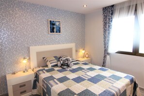 2 chambres, fer et planche Ă repasser, Wi-Fi gratuit, draps fournis