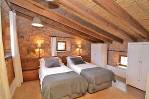 3 dormitorios, tabla de planchar con plancha, wifi gratis y ropa de cama
