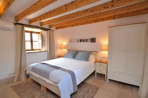 3 bedrooms, iron/ironing board, free WiFi, bed sheets - Can Cortana 005 fantastic finca with private swimming pool, children's area, ping pong and air conditioning (Llubi)