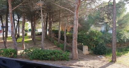Gemütliche 2-Zimmer-Wohnung für 4 Personen, 50m vom Strand, Balkon mit Blick auf die Pinien, WLAN