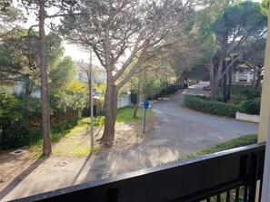 Property grounds - Cozy 2-Room Apartment, Balcony & 50m to Beach, Argelès-sur-Mer, Sleeps 4 (Argelès-sur-Mer)