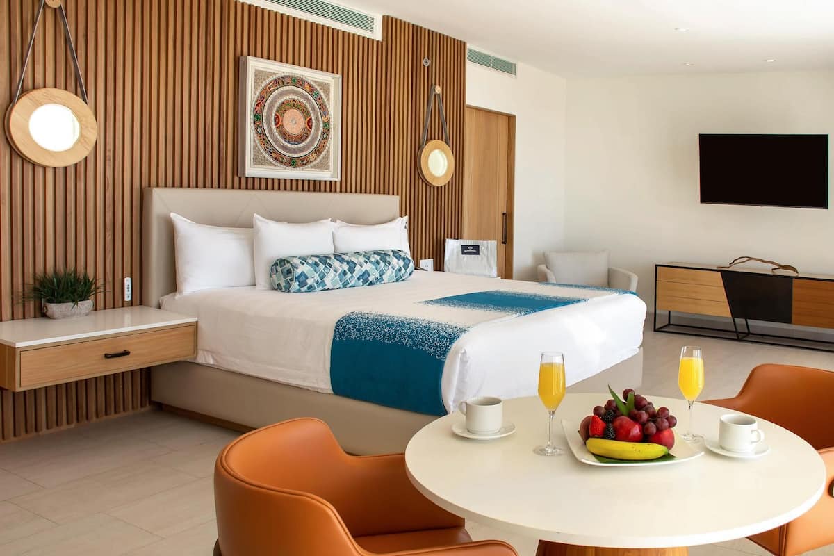 Egyptian cotton sheets, premium bedding, down duvets, minibar