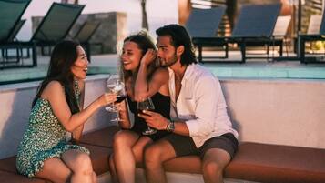 5 outdoor pools, open 8:00 AM to 7:00 PM, pool umbrellas, pool loungers