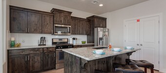 Ladera Resort 370, Arcade Basketball, (2) X-Box Ones, and Community Pool