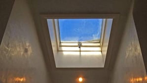 A skylight with a view of the sky and a small window below. - Cosy 1 Bedroom Flat in Notting Hill (London)
