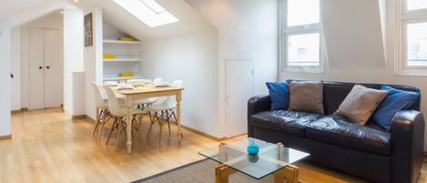 Departamento, 1 habitación, para no fumadores | Área de sala de estar | Televisión de pantalla plana