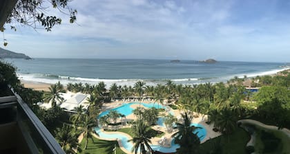 IXTAPA-MONARCA Relaxing BEACHFRONT CONDO with awesome view