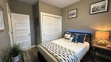 2 bedrooms, internet, bed sheets