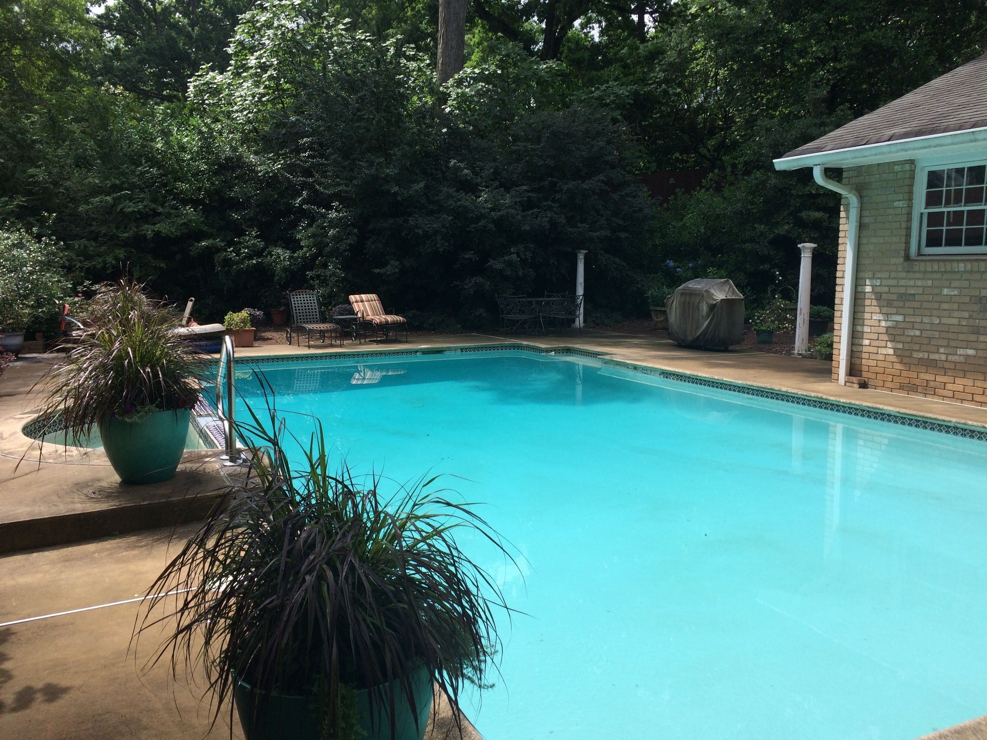 Want privacy, safety serenity - you just found it! 412 sq ft luxury space w pool